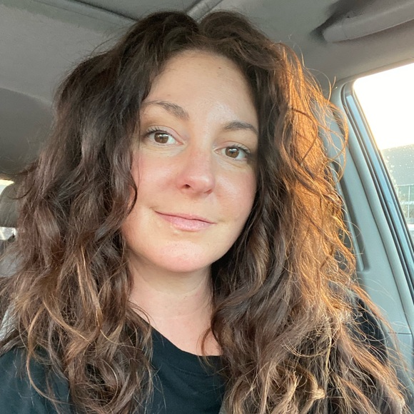 Meet your Posher, Sarah - Picture 2 of 3